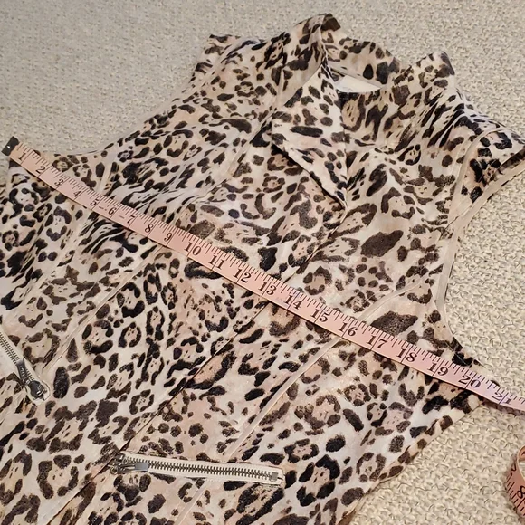 Chicos Leopard Linen Vest - Picture 10 of 13